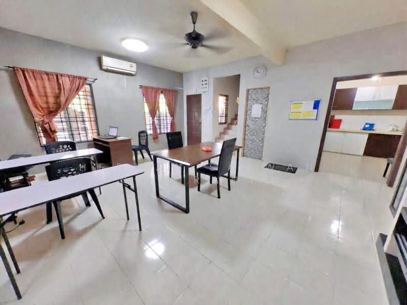 Rumah Berkembar untuk Dijual di Bandar Bukit Mahkota (Bangi) - Herman Sazwan Nor Rahim - Living Room - PropertyGuru.com.my