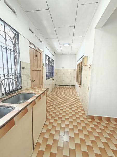 1-storey Terraced House for Sale in Taman Ungku Tun Aminah (Skudai) - Leon Ng - Kitchen - PropertyGuru.com.my