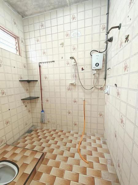 1-storey Terraced House for Sale in Taman Ungku Tun Aminah (Skudai) - Leon Ng - Bathroom - PropertyGuru.com.my