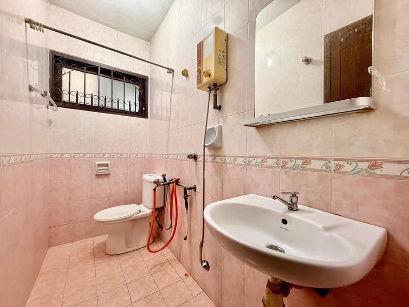 2-storey Terraced House for Sale in Taman Tun Dr Ismail (Kuala Lumpur) - Yin Peng . - Bathroom - PropertyGuru.com.my