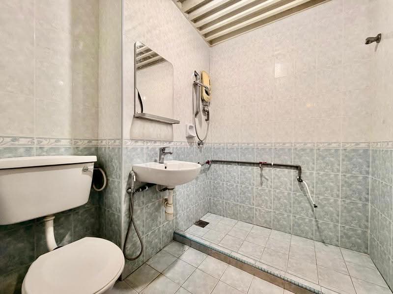 2-storey Terraced House for Sale in Taman Tun Dr Ismail (Kuala Lumpur) - Yin Peng . - Bathroom - PropertyGuru.com.my