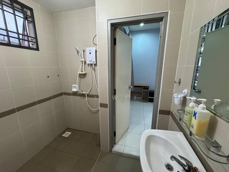 Rumah Teres 2-Tingkat untuk Disewa di Taman Desa Tebrau (Tebrau) - Li Wei - Bathroom - PropertyGuru.com.my