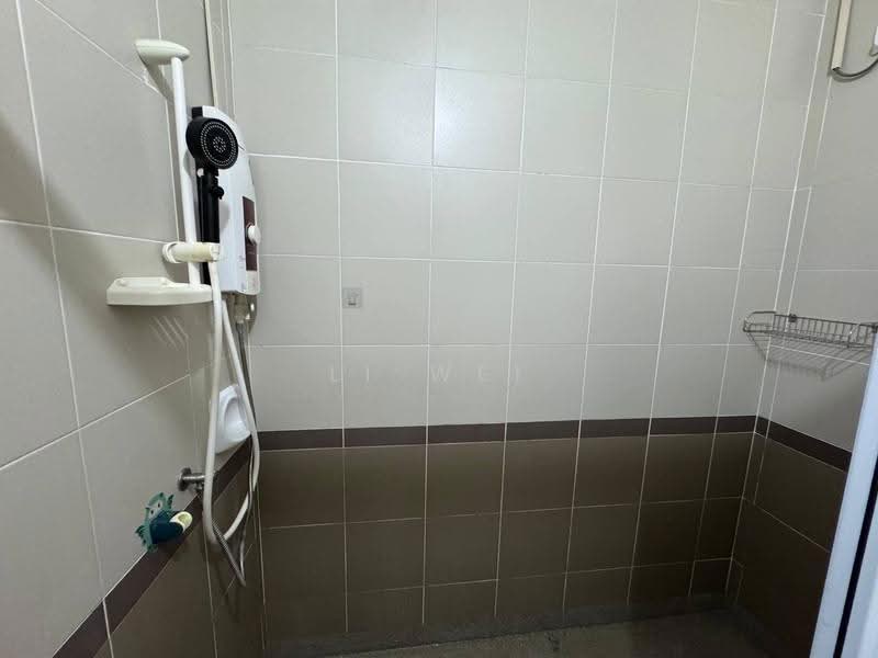 Rumah Teres 2-Tingkat untuk Disewa di Taman Desa Tebrau (Tebrau) - Li Wei - Bathroom - PropertyGuru.com.my