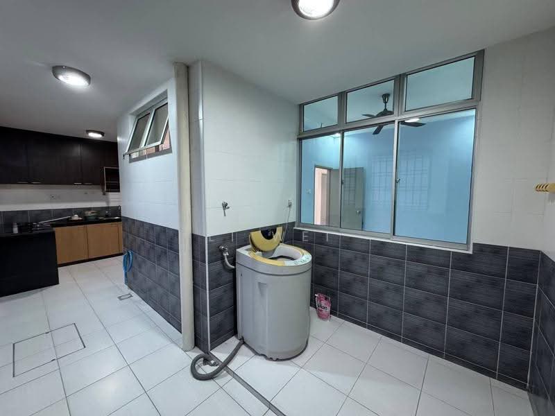 Rumah Teres 2-Tingkat untuk Disewa di Taman Desa Tebrau (Tebrau) - Li Wei - Kitchen - PropertyGuru.com.my