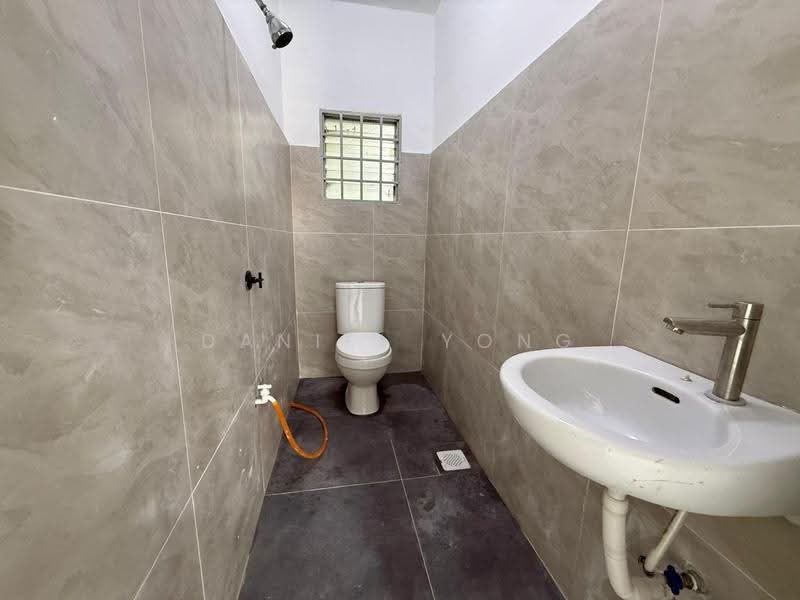 2-storey Terraced House for Sale in Taman Puteri Wangsa (Ulu Tiram) - Daniel Yong - Bathroom - PropertyGuru.com.my
