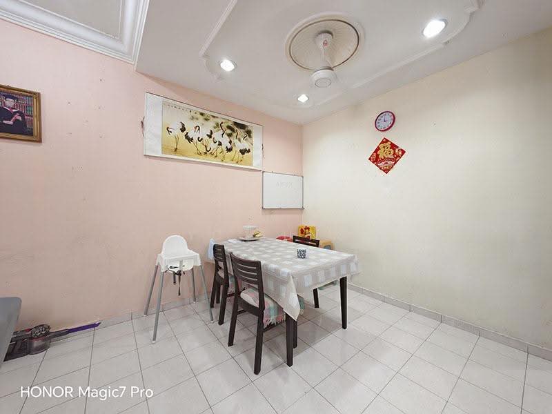 2-storey Terraced House for Sale in Taman Setia Indah (Tebrau) - YC Fung - Dining Room - PropertyGuru.com.my