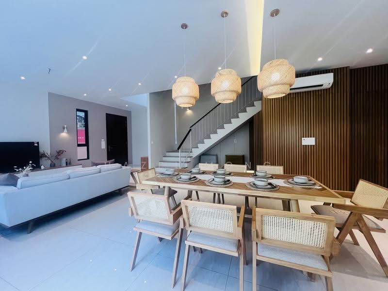 Semi-Detached House for Sale in Taman Bukit Serdang (Seri Kembangan) - Hazel Mong - Living Room - PropertyGuru.com.my