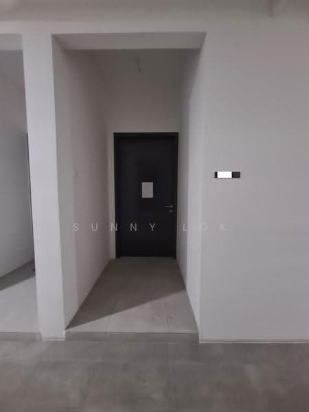 Kediaman Servis untuk Dijual di ASTON ACACIA - Sunny Lok - Corridor - PropertyGuru.com.my