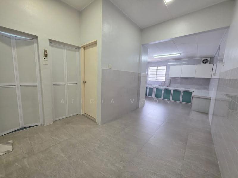 1-storey Terraced House for Sale in Taman Johor Jaya (Johor Bahru) - Alicia Voon - Kitchen - PropertyGuru.com.my