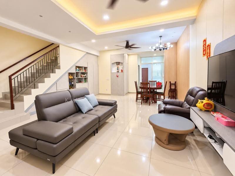 2-storey Terraced House for Sale in Bandar Rimbayu (Telok Panglima Garang) - Kho Daniel - Living Room - PropertyGuru.com.my