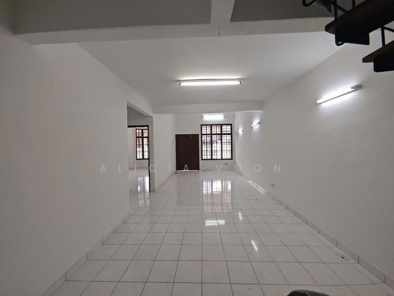 1.5-storey Terraced House for Rent in Taman Molek (Johor Bahru) - Alicia Voon - Living Room - PropertyGuru.com.my
