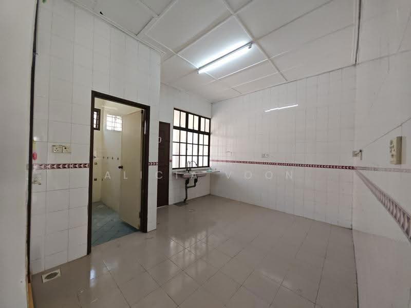 1.5-storey Terraced House for Rent in Taman Molek (Johor Bahru) - Alicia Voon - Kitchen - PropertyGuru.com.my