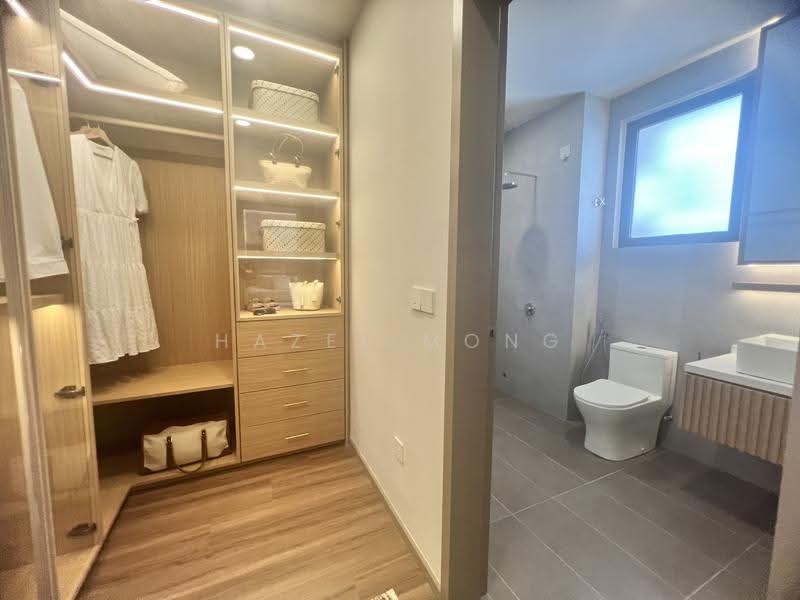 2-storey Terraced House for Sale in Cyberjaya (Selangor) - Hazel Mong - Walking-in wardrobe - PropertyGuru.com.my