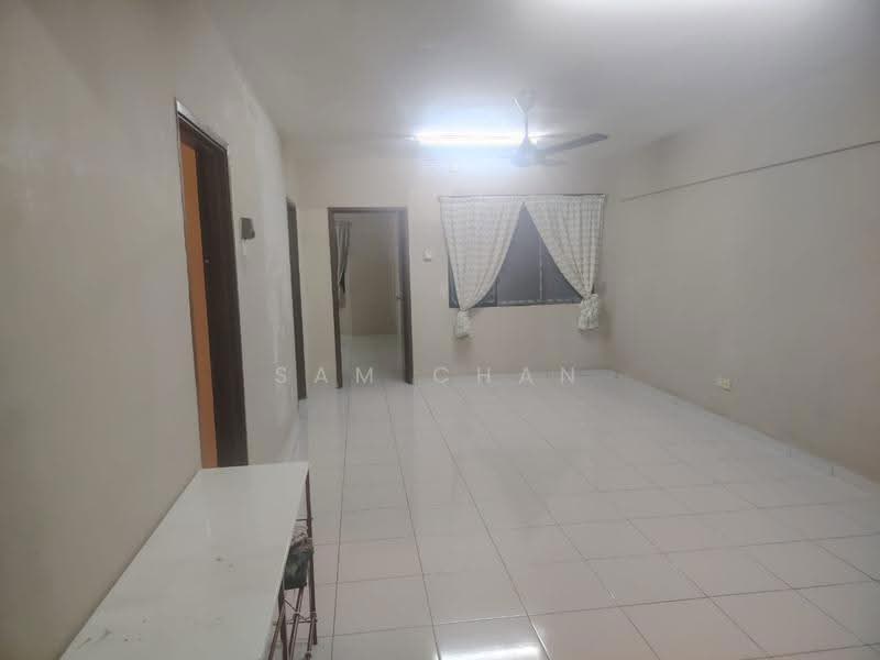 Apartment for Rent at Pangsapuri Subang Suria - Sam Chan - Living Room - PropertyGuru.com.my