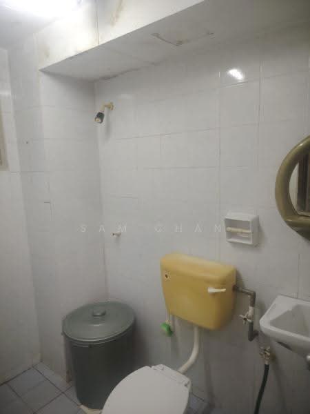 Apartment for Rent at Pangsapuri Subang Suria - Sam Chan - Bathroom - PropertyGuru.com.my
