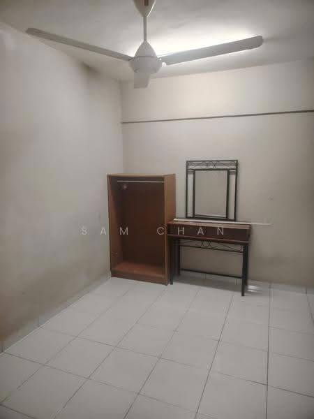 Apartment for Rent at Pangsapuri Subang Suria - Sam Chan - Bedroom - PropertyGuru.com.my