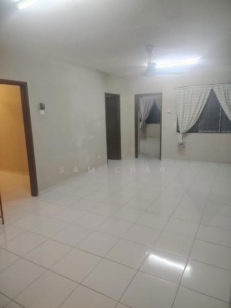 Apartment for Rent at Pangsapuri Subang Suria - Sam Chan - Living Room - PropertyGuru.com.my
