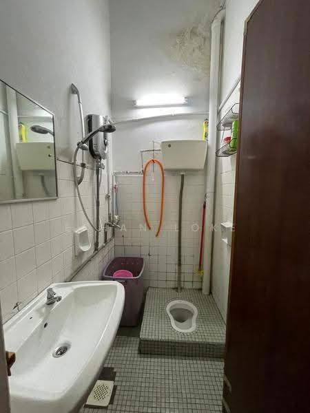 Rumah Teres 1-Tingkat untuk Dijual di Bandar Sri Damansara (Selangor) - Ethan Loke - Bathroom - PropertyGuru.com.my
