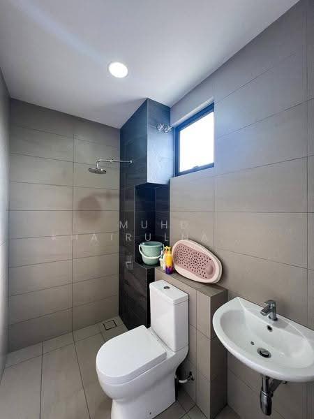 Rumah Berkembar untuk Dijual di Alam Sari (Bangi) - Muhd Khairulnawawi Kamaruddin - Bathroom - PropertyGuru.com.my