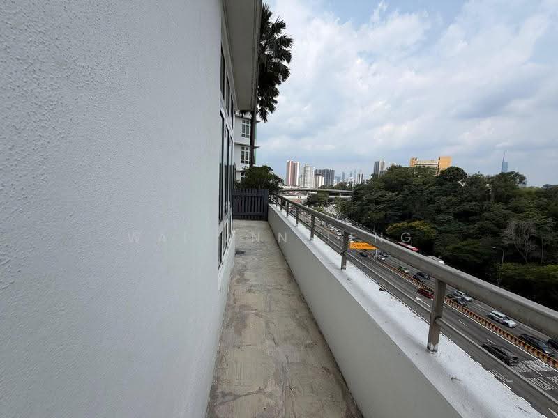Kondominium untuk Disewa di Sri Putramas III / Royal Regent - Wai Ann Teng - Balcony - PropertyGuru.com.my