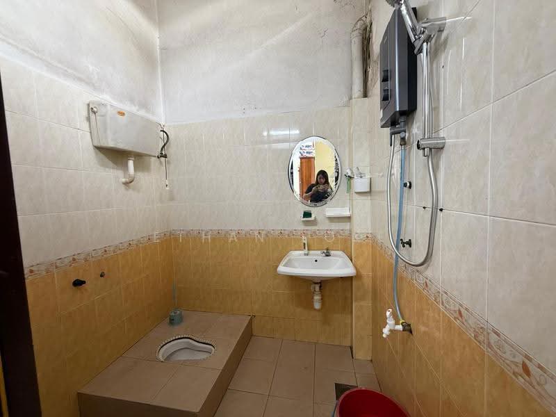 Rumah Teres 1-Tingkat untuk Dijual di Bandar Sri Damansara (Selangor) - Ethan Loke - Bathroom - PropertyGuru.com.my