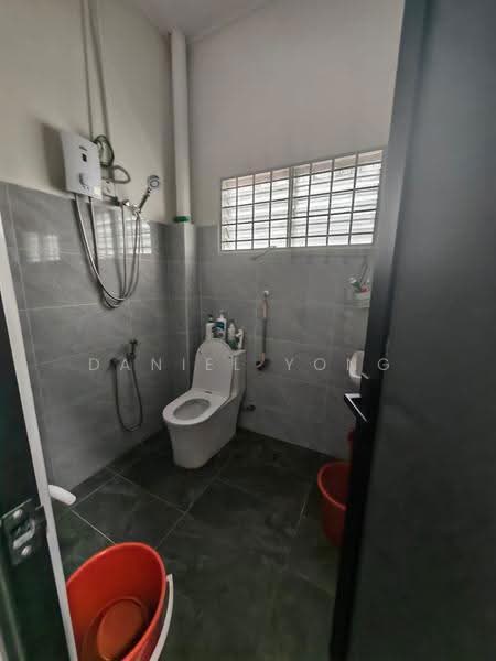 2-storey Terraced House for Sale in Taman Puteri Wangsa (Ulu Tiram) - Daniel Yong - Bathroom - PropertyGuru.com.my