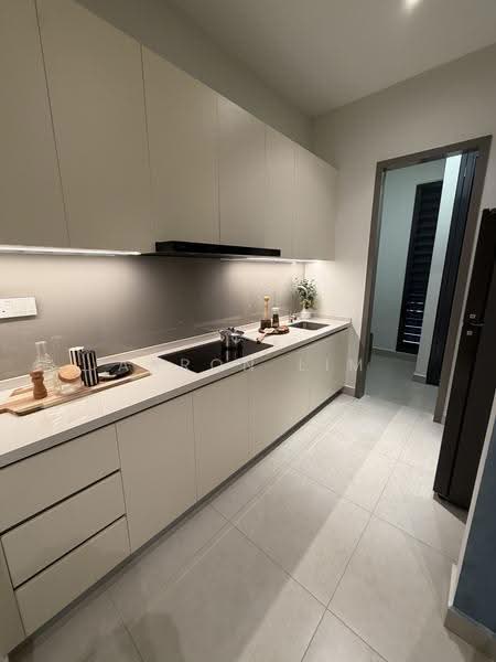 Kediaman Servis untuk Dijual di Hampton Damansara - Aaron Lim - Kitchen - PropertyGuru.com.my
