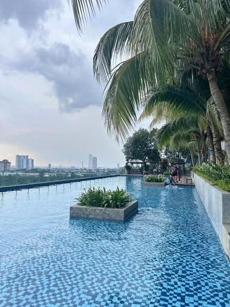 Kediaman Servis untuk Dijual di Midas @ Seri Alam - Dexter Lim - Pool - PropertyGuru.com.my