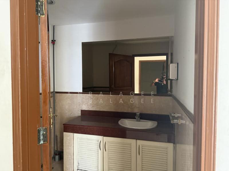 Bungalow House for Sale in Country Heights (Kajang) - Anbalagee Anbalagee - Bathroom - PropertyGuru.com.my