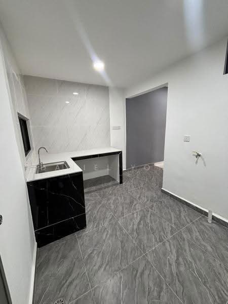 1-storey Terraced House for Sale in Taman Universiti (Skudai) - Daniel Yong - Kitchen - PropertyGuru.com.my