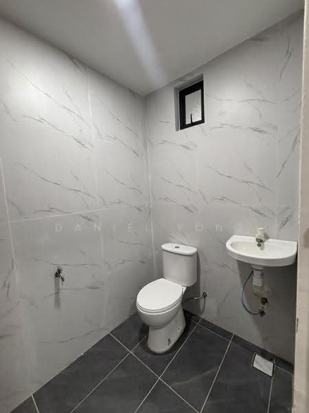 1-storey Terraced House for Sale in Taman Universiti (Skudai) - Daniel Yong - Bathroom - PropertyGuru.com.my
