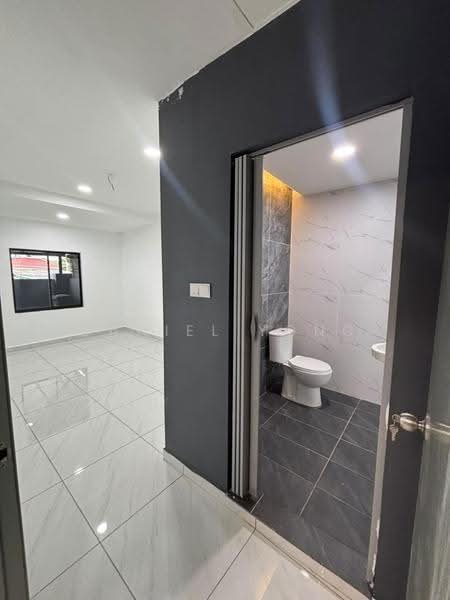 1-storey Terraced House for Sale in Taman Universiti (Skudai) - Daniel Yong - Bathroom - PropertyGuru.com.my