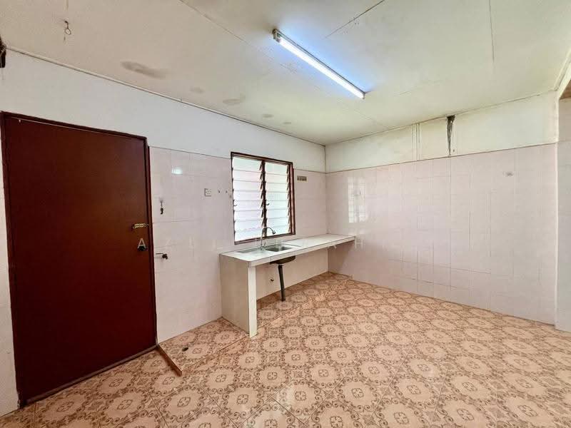 2-storey Terraced House for Sale in Taman Koperasi Cuepacs (Cheras) - Azli Ibrahim - Kitchen - PropertyGuru.com.my