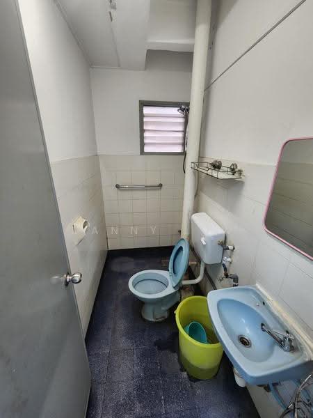 Pangsapuri untuk Disewa di Taman Lembah Maju 600 Apartment - Danny Low - Bathroom - PropertyGuru.com.my