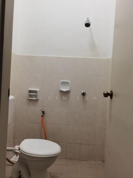Pangsapuri untuk Disewa di Pangsapuri Mayang (Puncak Jalil) - Alvin Loh - Bathroom - PropertyGuru.com.my