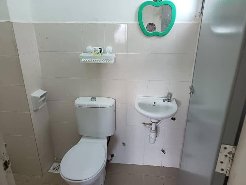 Pangsapuri untuk Disewa di Pangsapuri Mayang (Puncak Jalil) - Alvin Loh - Bathroom - PropertyGuru.com.my