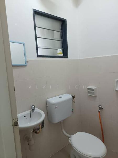 Pangsapuri untuk Disewa di Pangsapuri Mayang (Puncak Jalil) - Alvin Loh - Bathroom - PropertyGuru.com.my