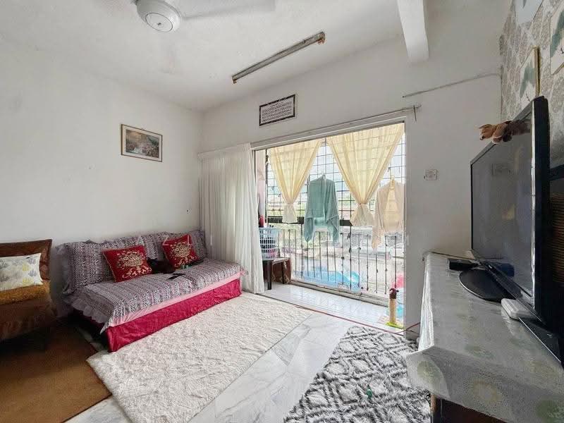 Pangsapuri untuk Dijual di The Astaria - Azli Ibrahim - Living Room - PropertyGuru.com.my