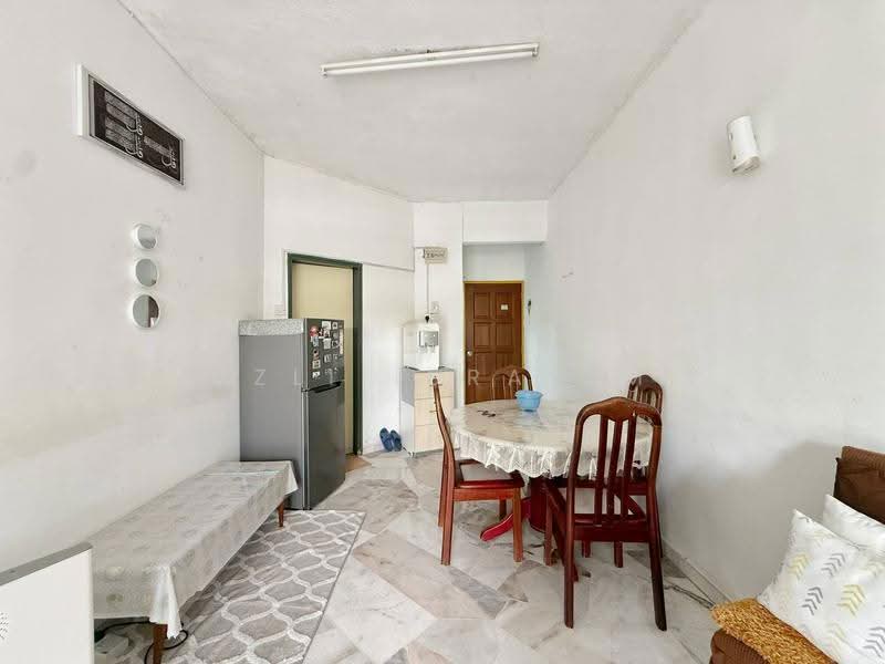 Pangsapuri untuk Dijual di The Astaria - Azli Ibrahim - Dining Room - PropertyGuru.com.my