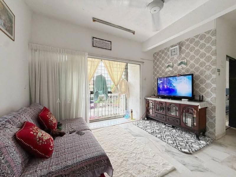 Pangsapuri untuk Dijual di The Astaria - Azli Ibrahim - Living Room - PropertyGuru.com.my