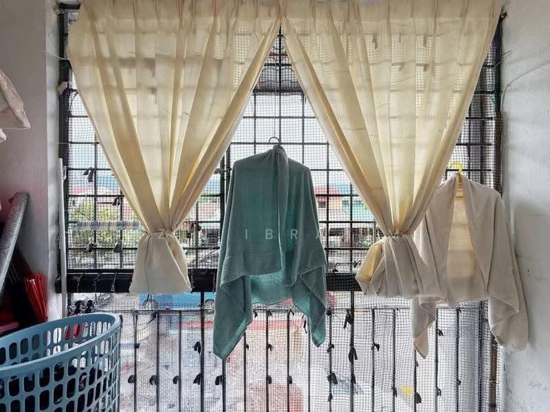 Pangsapuri untuk Dijual di The Astaria - Azli Ibrahim - Balcony - PropertyGuru.com.my