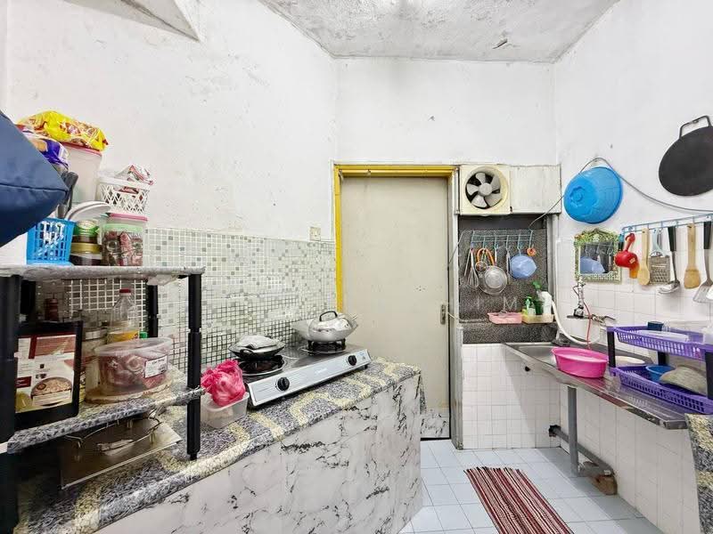 Pangsapuri untuk Dijual di The Astaria - Azli Ibrahim - Kitchen - PropertyGuru.com.my