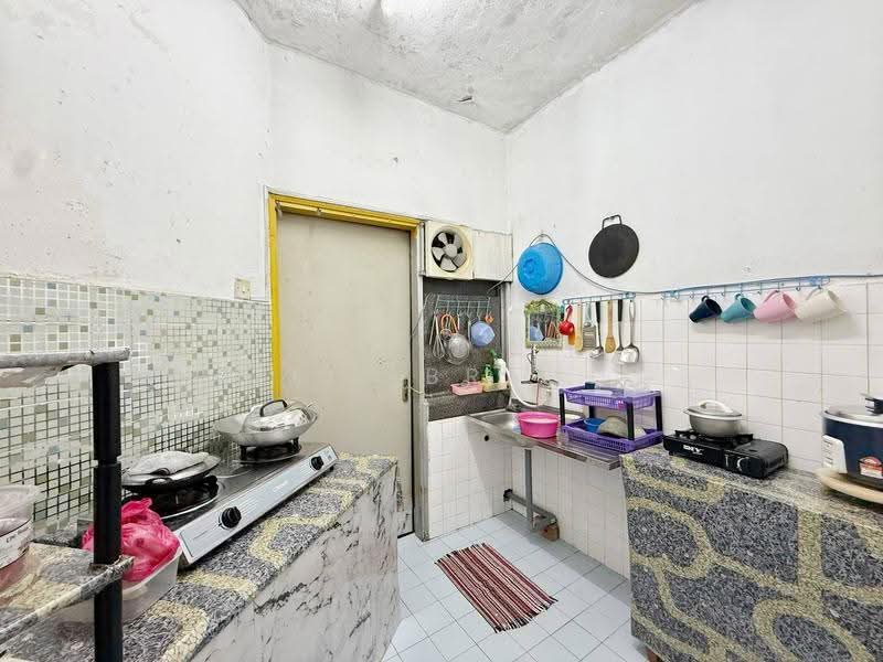 Pangsapuri untuk Dijual di The Astaria - Azli Ibrahim - Kitchen - PropertyGuru.com.my