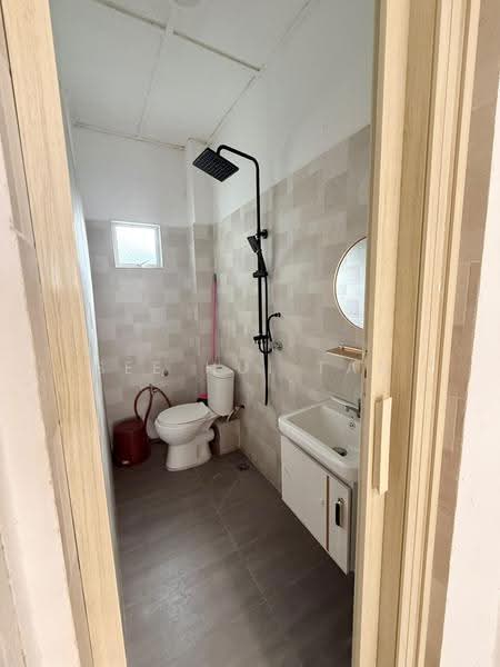 2-storey Terraced House for Sale in Kampung Sri Gombak Indah (Batu Caves) - See Hui Tan - Bathroom - PropertyGuru.com.my