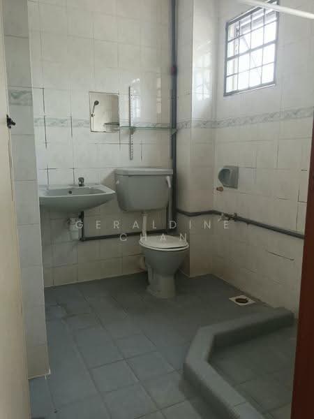 2-storey Terraced House for Sale in TAMAN PUCHONG UTAMA (Puchong) - Geraldine Chan - Bathroom - PropertyGuru.com.my