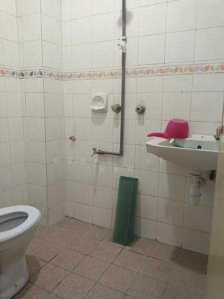 2-storey Terraced House for Sale in TAMAN PUCHONG UTAMA (Puchong) - Geraldine Chan - Bathroom - PropertyGuru.com.my