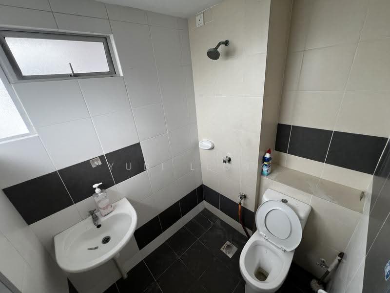 Apartment for Sale at Seri Kasturi Apartments - Yubi Leong - Bathroom - PropertyGuru.com.my