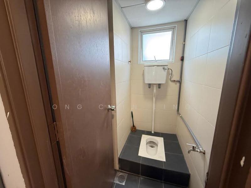 Shop for Sale in Pusat Perdagangan Danga Utama (Johor Bahru) - Ong Chin Ling - Bathroom - PropertyGuru.com.my