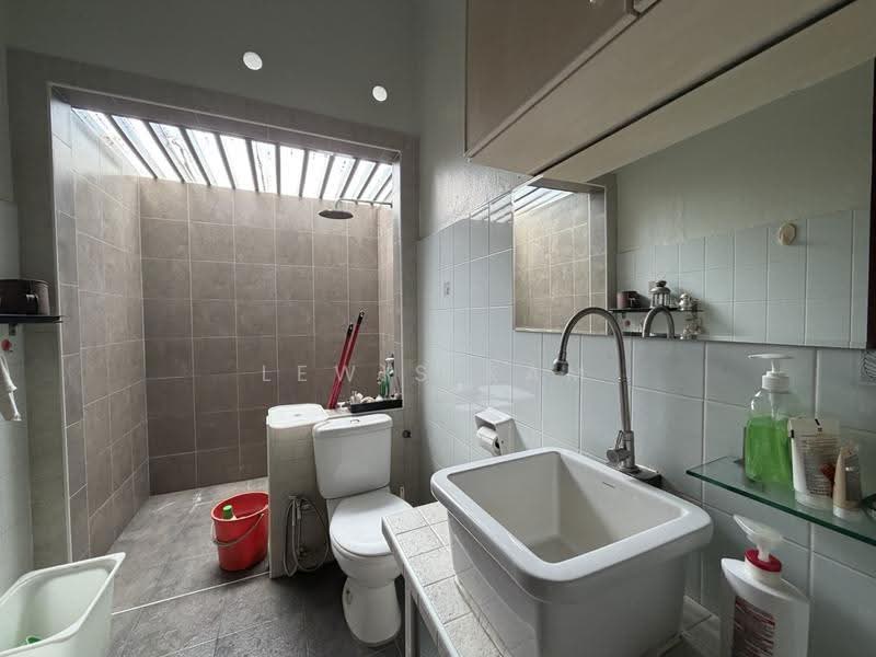 Rumah Banglo untuk Dijual di Tanjung Bungah (Penang) - Lewis Kam - Bathroom - PropertyGuru.com.my