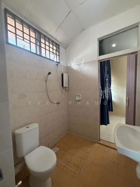 2-storey Terraced House for Rent in Batu Maung (Penang) - Karl Phang - Bathroom - PropertyGuru.com.my